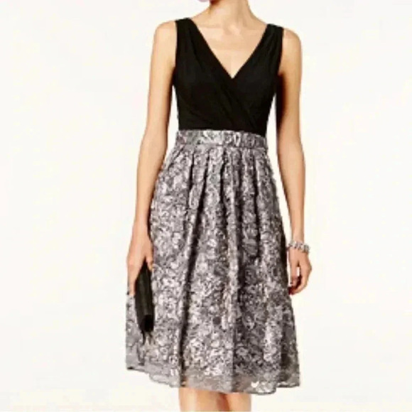 RM RICHARDS BKACK & Silver  V-Neck dress size 6 - Picture 1 of 8